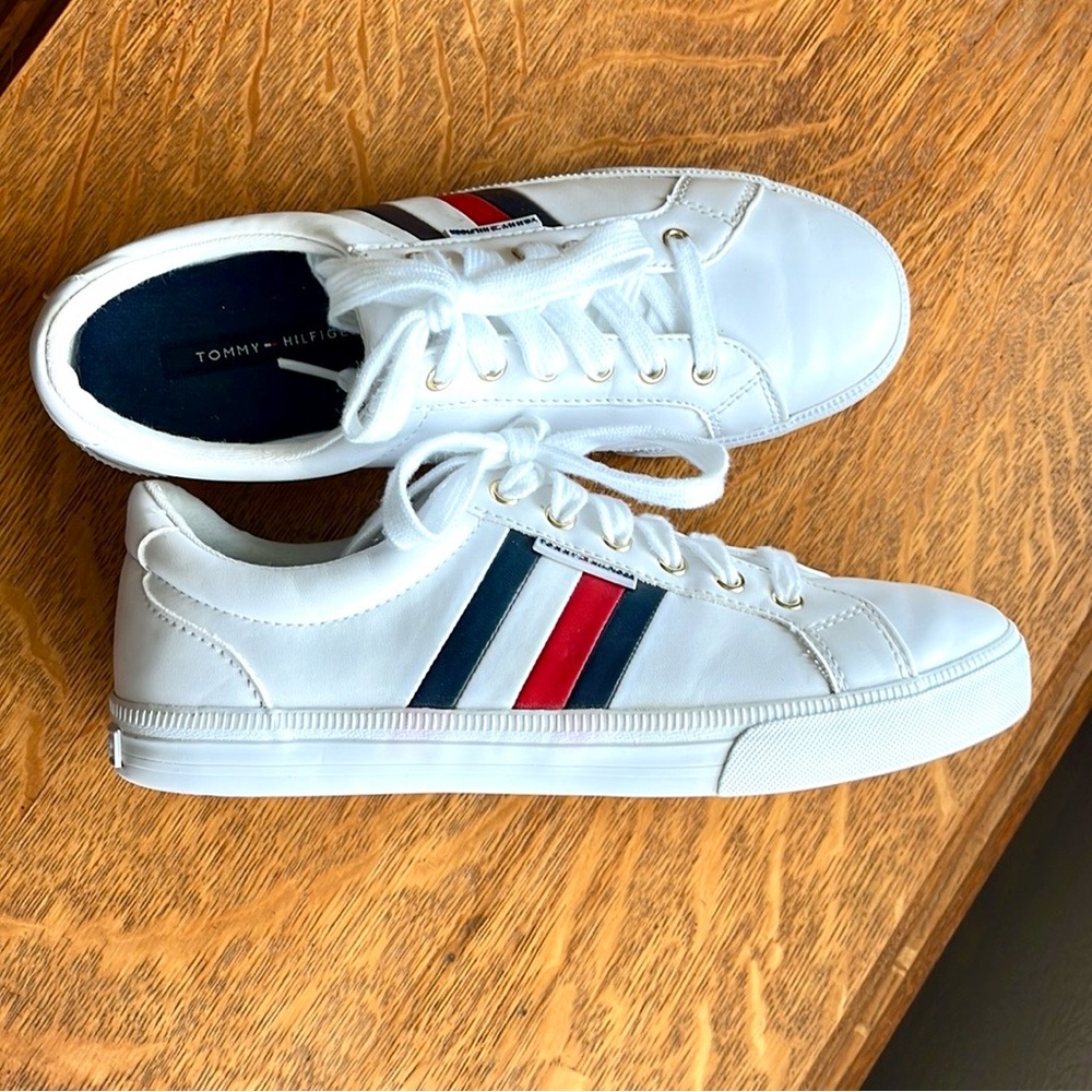 Tommy Hilfiger Women’s Lightz Lace Up Fashion Sneakers Size 7.5